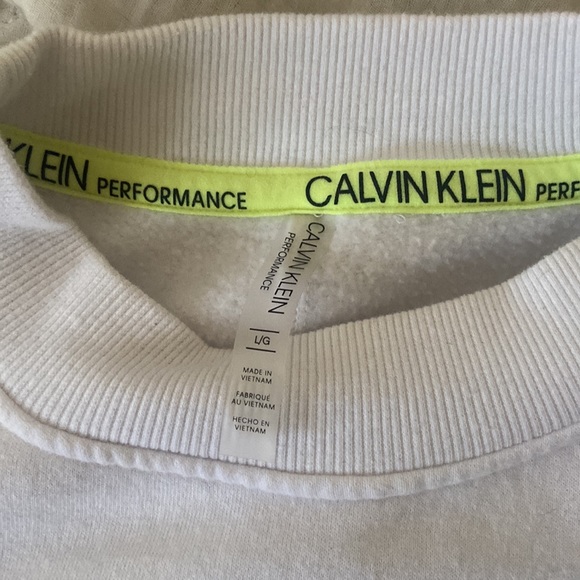 Performance Cropped Calvin Klein Sweatshirt - Picture 3 of 5